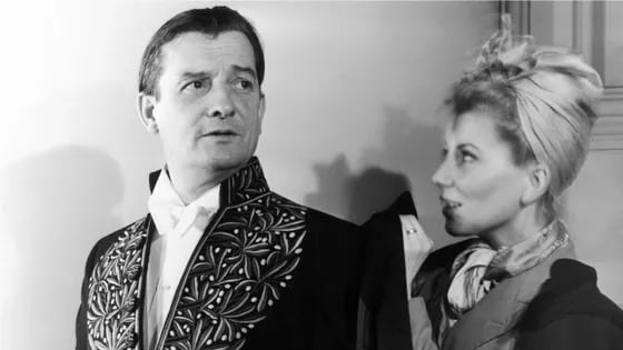 Marcel Pagnol in Academician's uniform and Jacqueline Bouvier.