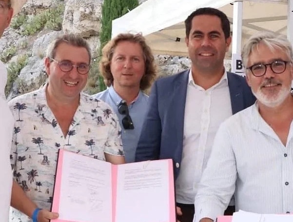 Nicolas Pagnol, Eric Barraud et Gilles Valerio (Fondation du Crédit Agricole), Lionel de Cala (maire d'Allauch).