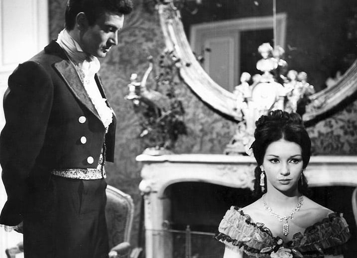 Téléfilm "la Dame aux Camélias" scénario et dialogues de Marcel Pagnol d’après la pièce d’Alexandre Dumas fils.